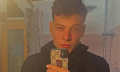 Morto carbonizzato nella sua auto: il 18enne non aveva la patente