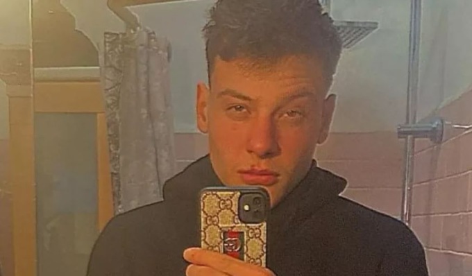 Morto carbonizzato nella sua auto: il 18enne non aveva la patente