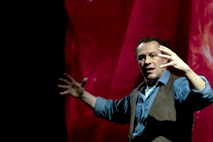 Stefano Accorsi in scena al Maggiore di Verbania