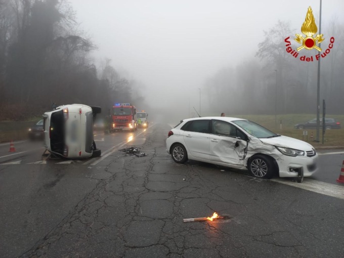 Incidente a Paruzzaro: tre feriti estratti dalle auto