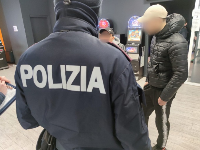 Controlli a Novara: sanzionato market di viale Manzoni