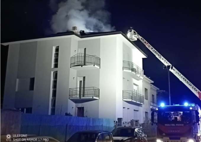 Novara incendio in una palazzina in via Gori