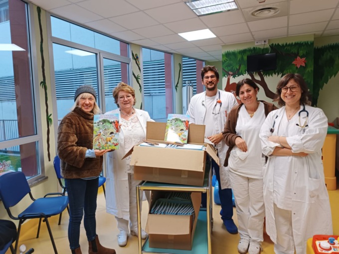 “Illustra Tu la storia”: donati libri alla Pediatria dell’Ospedale di Borgomanero