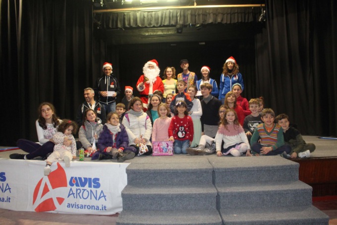 Buon Natale con la famiglia Avis Arona