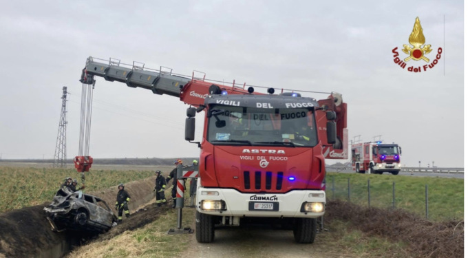 Terribile incidente sulla A26: uomo muore carbonizzato