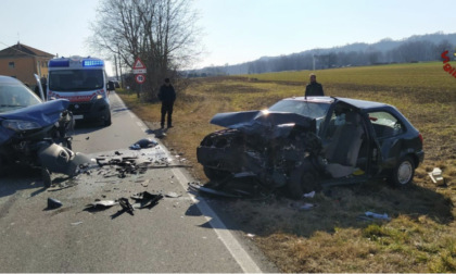 Incidente a Cureggio: liberati con cesoia e divaricatore due passeggeri