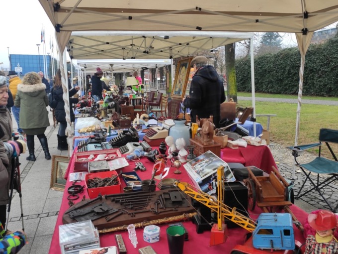 Oggi torna il mercatino dell’antiquariato ad Arona