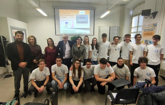 Cyberbullismo: “Il patentino per lo smartphone è fondamentale”