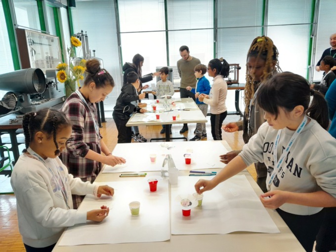 Piccoli scienziati crescono con ChimicAmica