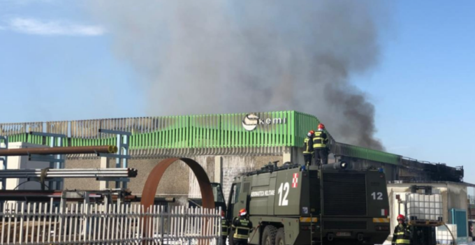 Azienda chimica in fiamme: ora si indaga sulle cause