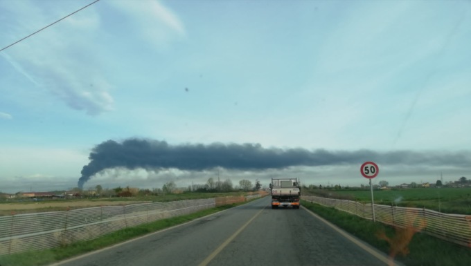 Codacons sull’incendio a San Pietro Mosezzo: “Esposto per danno ambientale”