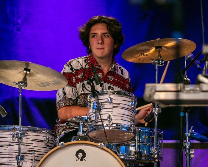 Musicista oleggese approda su Canale 5 nel programma di Pio e Amedeo