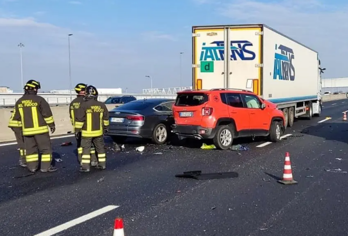 Terribile incidente sulla A4: morte nonna 58enne e nipote 15enne