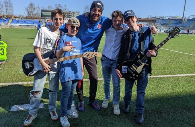 La band aronese “The Prefe” ha suonato allo stadio di Novara
