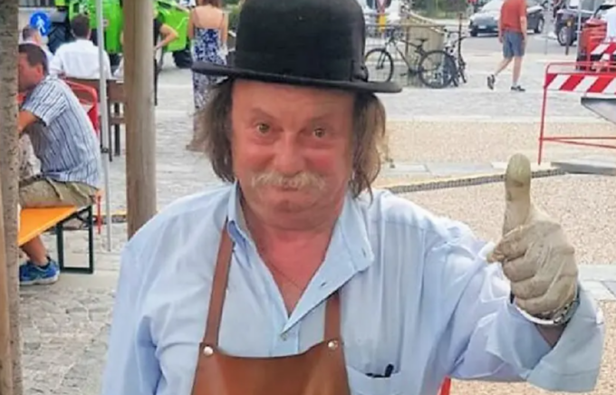 Trecate storico ambulante muore d’infarto in strada