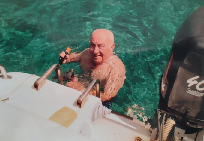 Arona saluta il dottor Rocco, primario di anestesia