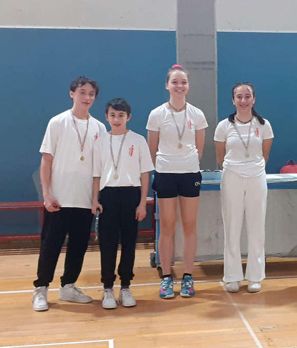 L’Istituto comprensivo del Vergante vince la fase provinciale dei campionati studenteschi di Badminton