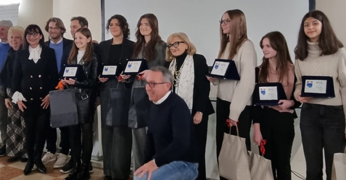 Studentessa del Fermi di Arona vince concorso nazionale di scrittura creativa