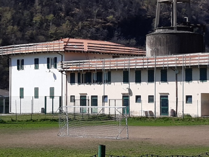 Edilizia a Verbania: partiti i lavori di rifacimento del tetto di 3 palazzine in piazzale Artigiani