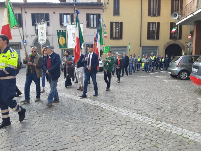 Castelletto Ticino festeggia il 25 aprile con le scuole e i volontari – VIDEO