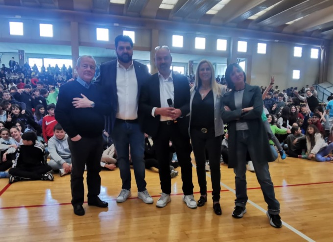 Lo chef Antonino Cannavacciuolo ha incontrato gli studenti di Borgomanero