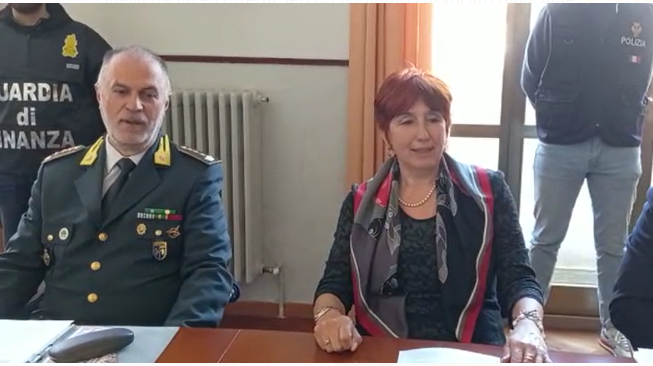 Caporalato a Novara tra turni estenuanti e paghe da fame: 9 denunciati e sequestri per 4 milioni