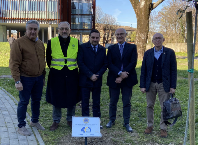 Da Lions Club Novara Ticino in dono un piccolo “polmone verde” alla città