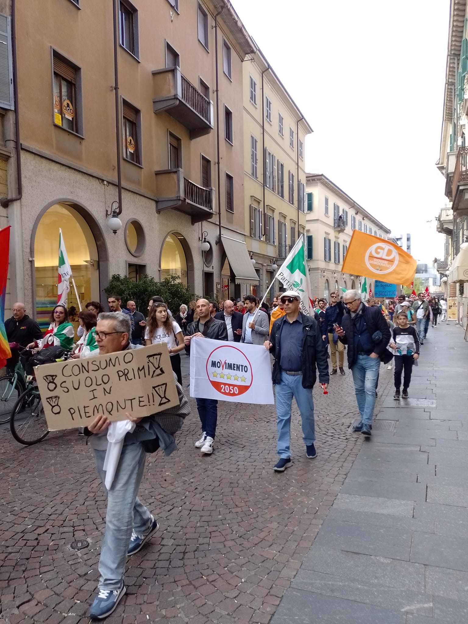 pernate marcia manifestazione corteo contro la logistica