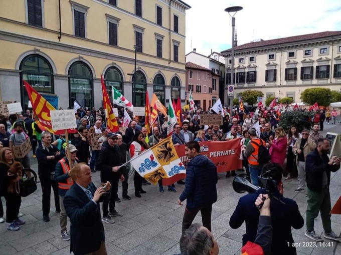 Logistica a Pernate: tutti in strada per dire stop a consumo di suolo e ai capannoni