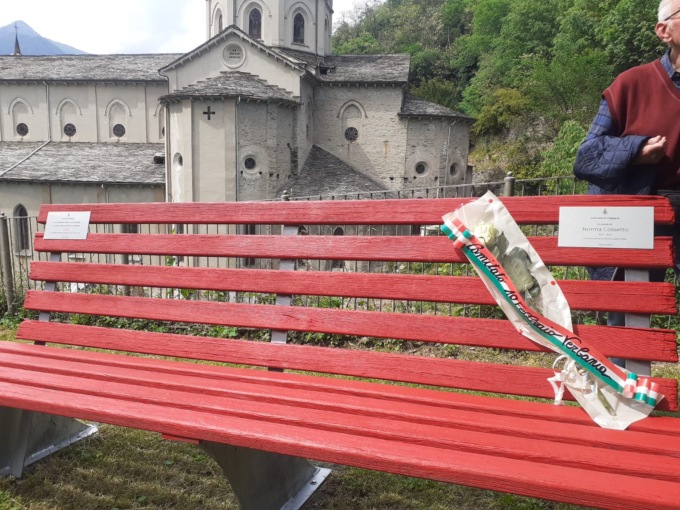 Vogogna inaugura la nuova panchina rossa in ricordo di Norma Cossetto