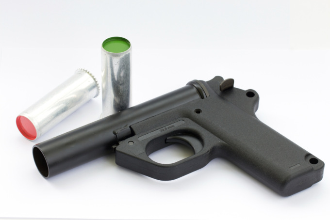 Incredibile nel biellese: ricoverata in ospedale con pistola lanciarazzi in tasca