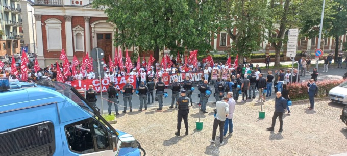 “Giustizia per Adil!”: circa 200 Sì Cobas davanti al Tribunale – IL VIDEO e LE FOTO