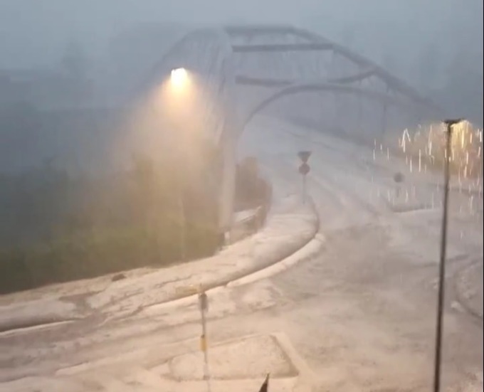 Verbania invasa da fiumi di acqua e ghiaccio