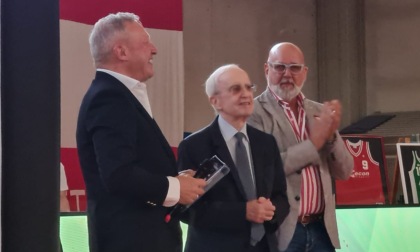 Dan Peterson ospite d'onore alla festa per i 50 anni dell'Oleggio Magic Basket