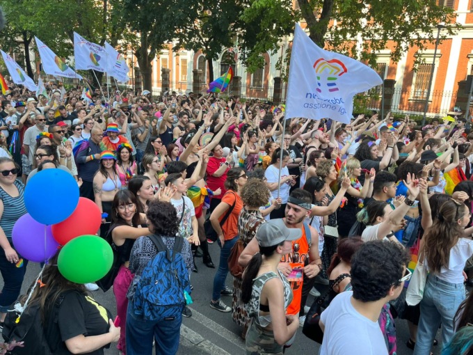Novara Pride: circa 2000 persone in corteo per i diritti – LE FOTO e IL VIDEO