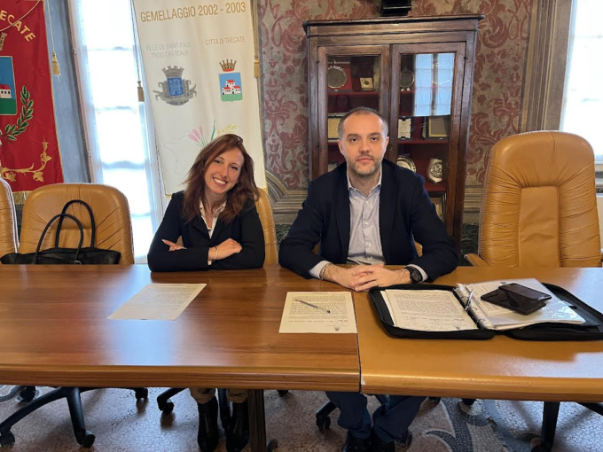 Dimissioni di massa a Trecate, crolla la giunta Binatti: “Si chiude una pagina triste”