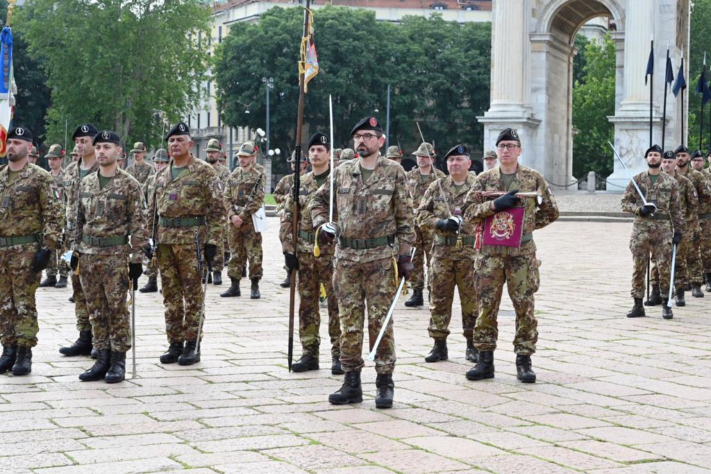 Foto 3.Il Col. LEONE 97° Comandante di Nizza al comando dei Reparti schi...