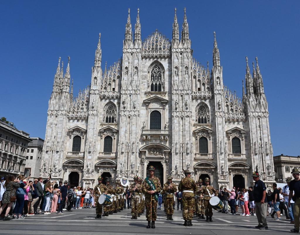 Foto 7. LaFanfara della Taurinense al Duomo di Milano prima della Festa ...