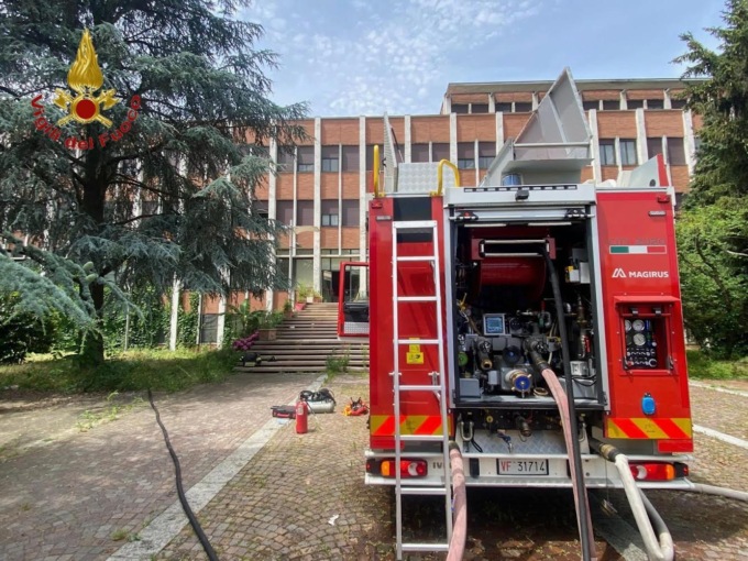 Novara incendio all’ex seminario diocesano