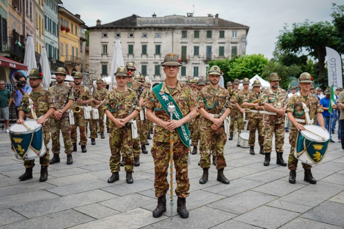 Guastatori Alpini dell’Esercito in piazza ad Orta San Giulio per la festa dell’Arma del Genio