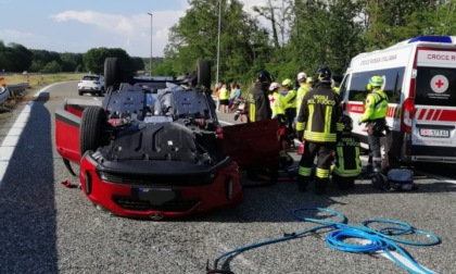 Incidente in A26: l'auto si ribalta e interviene l'elisoccorso