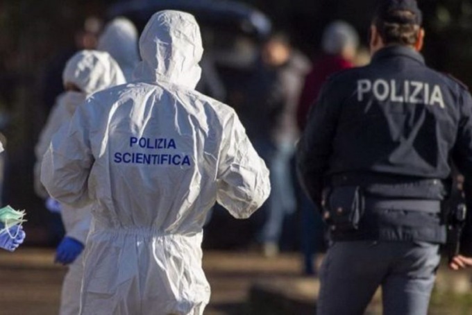 Intra trovato cadavere di un uomo in un parco