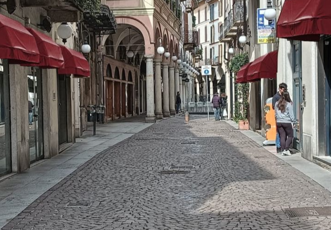 Tende parasole in centro: il Comune mette a disposizione 162mila euro