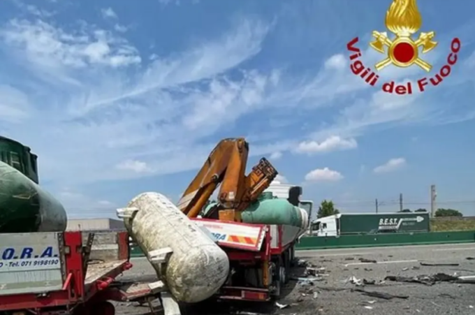 Tragedia sulla Torino-Milano: due morti