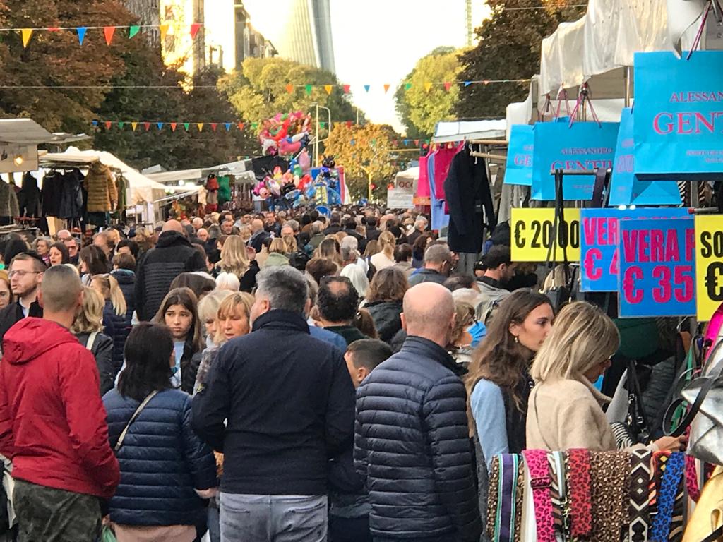 Gli Ambulanti di Forte dei Marmi a Milano, Via Washington, Festa d'Autunno 2022 (6)