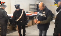 Maxi sequestro di dolci e cibi scaduti: cambiavano l'etichetta e li rimettevano in vendita - IL VIDEO