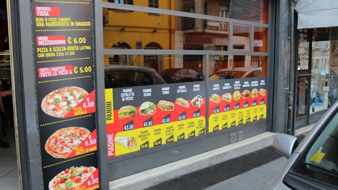 Arona kebabbaro pestato a sangue per non pagare 10 euro