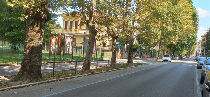 Prima gli propone di fare l’amore, poi lo aggredisce brutalmente e gli ruba l’orologio