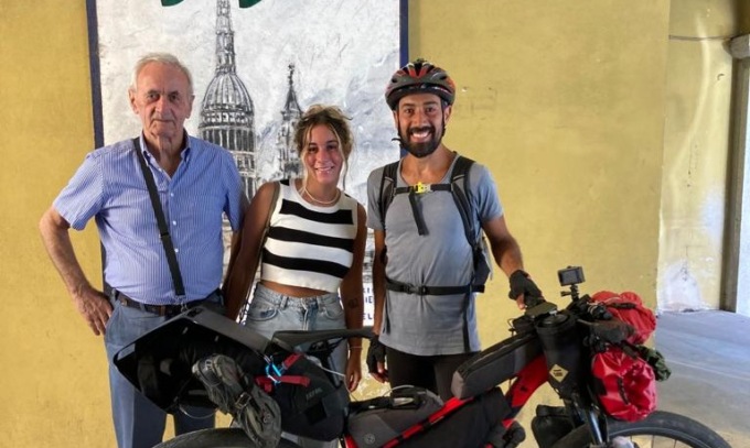 In bici dalla Sicilia a Novara: ad accoglierlo c’era la Pro loco