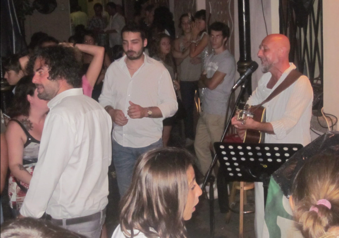 Ad Arona possibilità di far musica nei locali fino alle 2: la decisione che fa discutere